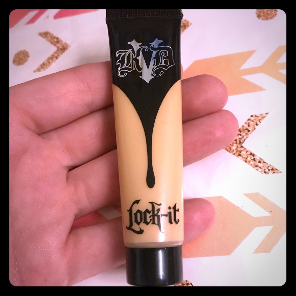 Kat Von D lock it foundation